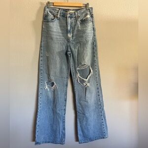 Levi’s Ribcage Wide Leg Light Wash Jeans Size 28